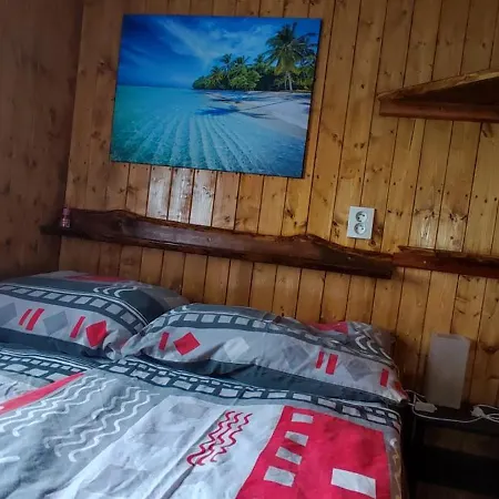 Pronajem Dreveneho Mobilheimu Stit アパート フルメツ・ナト・ツィドリノウ